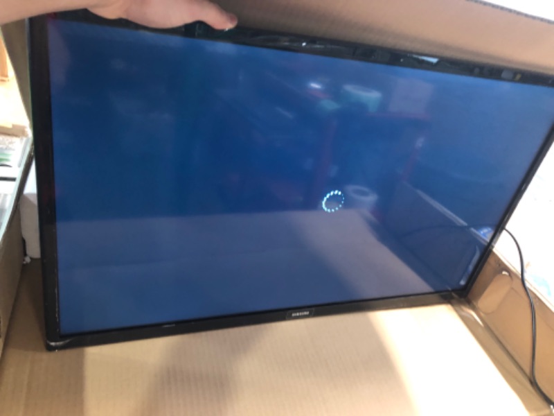 Photo 2 of SAMSUNG 32-inch Class LED Smart FHD TV 1080P (UN32N5300AFXZA, 2018 Model)