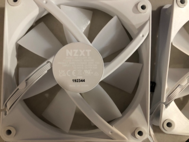 Photo 11 of ***MINOR DAMAGE (WEAR) *STILL HAS THERMAL PASTE ON BACK OF DISPLAY***
NZXT Kraken Elite 360 RGB AIO CPU Liquid Cooler – 360mm Radiator – Personalizable Wide-Angle LCD Screen  RGB Lighting – High-Performance Pump – 3 x 120mm RGB Fans – Low Noise – White Kr