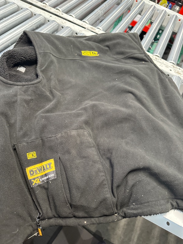 Photo 3 of (READ FULL POST) Dewalt SHERPA REVERSIBLE FLEECE HEATED VEST