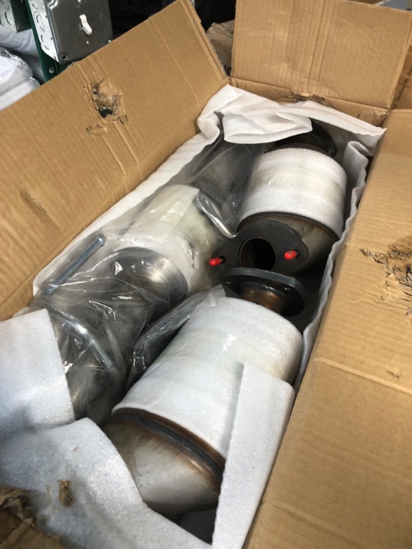 Photo 3 of ***USED - LIKELY MISSING PARTS - UNABLE TO VERIFY FUNCTIONALITY***
FOMIUZY High Flow Front Catalytic Converter Kit Direct-Fit Chevy Traverse 2009-2017 GMC Acadia 2007-2017 Buick Enclave 2008-2017 Saturn Outlook 2007-2010 3.6L