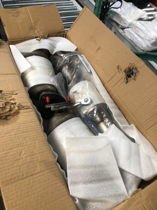 Photo 2 of ***USED - LIKELY MISSING PARTS - UNABLE TO VERIFY FUNCTIONALITY***
FOMIUZY High Flow Front Catalytic Converter Kit Direct-Fit Chevy Traverse 2009-2017 GMC Acadia 2007-2017 Buick Enclave 2008-2017 Saturn Outlook 2007-2010 3.6L