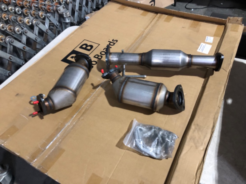 Photo 4 of ***USED - LIKELY MISSING PARTS - UNABLE TO VERIFY FUNCTIONALITY***
FOMIUZY High Flow Front Catalytic Converter Kit Direct-Fit Chevy Traverse 2009-2017 GMC Acadia 2007-2017 Buick Enclave 2008-2017 Saturn Outlook 2007-2010 3.6L