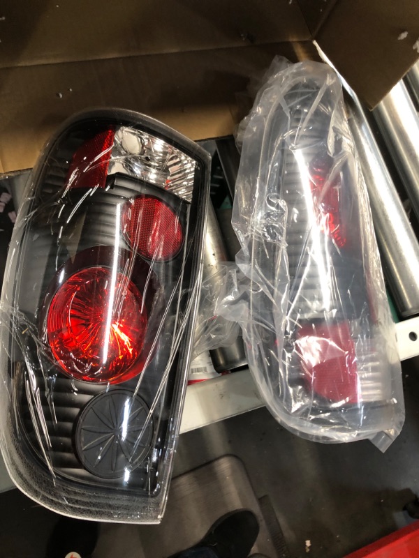 Photo 3 of AUTOSAVER88 Tail Lights Assembly Compatible with 1997-2003 Ford F-150/99-07 F-250 F-350 F-450 F-550 Super Duty / 04 F-150 Heritage Fits Styleside Models Only DO NOT Fit Flareside Models Taillights Clear Lens tail light