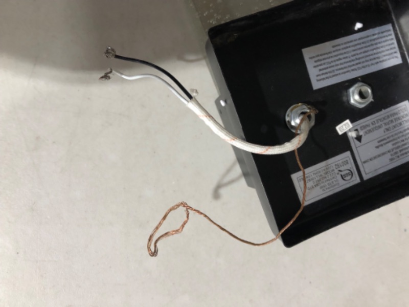 Photo 1 of ***USED*POSSIBLE MISSING PIECES***
Origin 21 Waldorf 11.25-in Bronze Integrated Outdoor Wall Light
