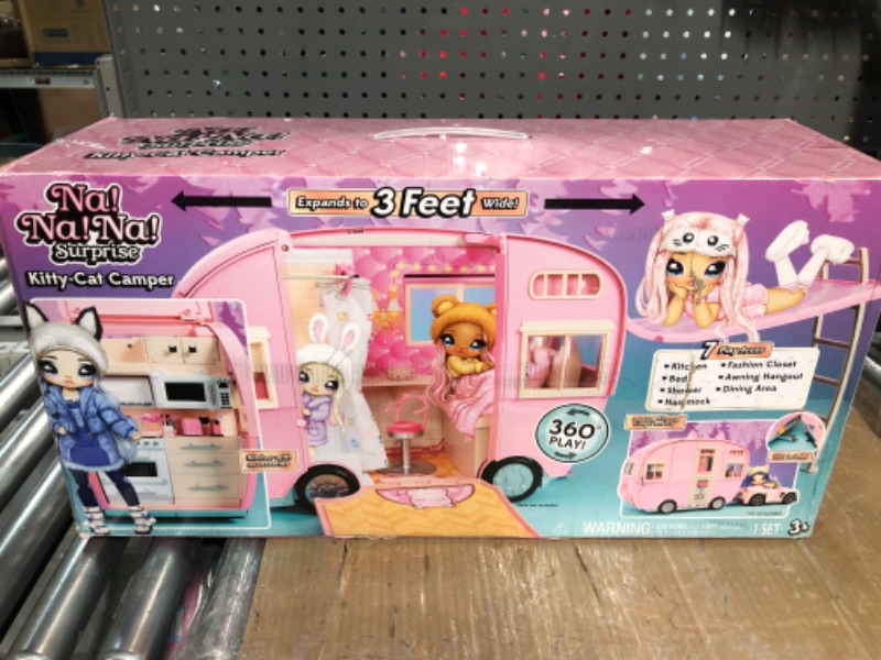 Photo 2 of Na! Na! Na! Surprise Kitty-Cat Camper Playset