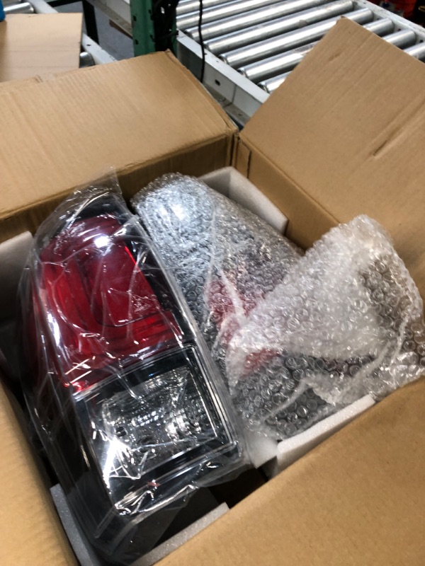 Photo 1 of **MINOR DAMAGE ONE HEADLIGHT IS BROKEN FROM A CRACK IN GLASS OTHER HEADLIGHT IS STILL GOOD UNKNOWN IF FUNCTIONAL** labwork LH+RH Tail Lights Replacement for Toyota Tacoma 2016-2020 Taillamps Rear Break Lights Assembly 8156004200 8155004200 Passenger and D