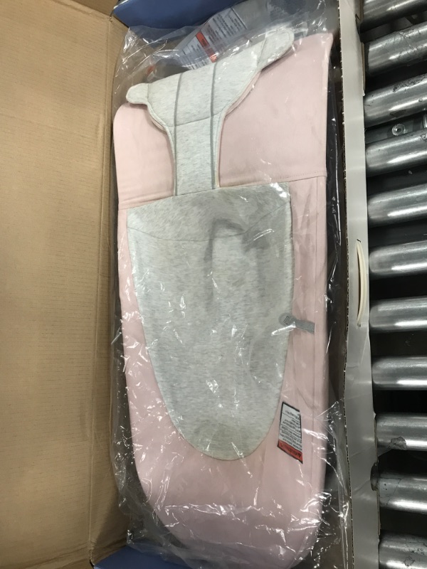 Photo 2 of BabyBjörn Bouncer Balance Soft, Light Gray Frame, Cotton/Jersey, Light Pink/Gray Cotton Classic Quilt Light pink/Grey