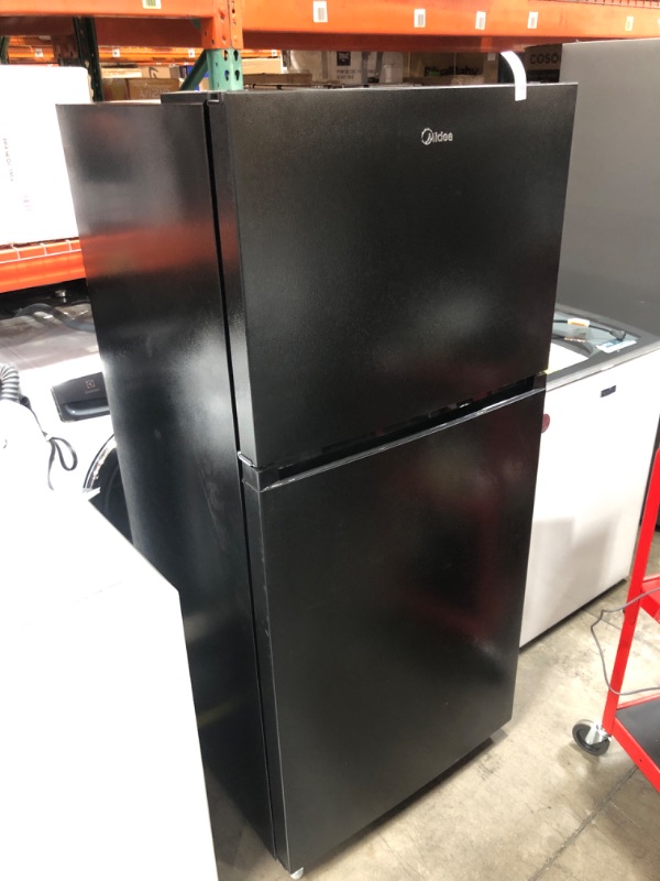 Photo 2 of Midea 18.1-cu ft Garage Ready Top-Freezer Refrigerator (Black) ENERGY STAR
