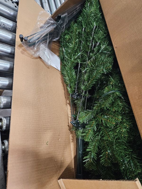 Photo 2 of 7 ft. North Valley Spruce Hinged Artificial Christmas Tree with 500 Clear Lights