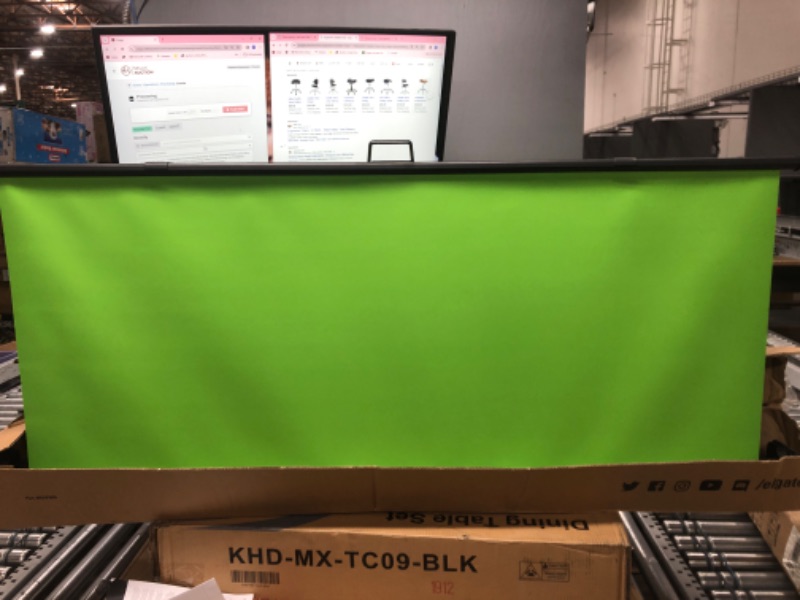 Photo 3 of Elgato Green Screen - Collapsible Chroma Key Backdrop, Wrinkle-Resistant Fabric and Ultra-Quick Setup for background removal for Streaming, Video Conferencing, on Instagram, TikTok, Zoom, Teams, OBS Collapsible (58.27 x 70.87 in) Green Screen