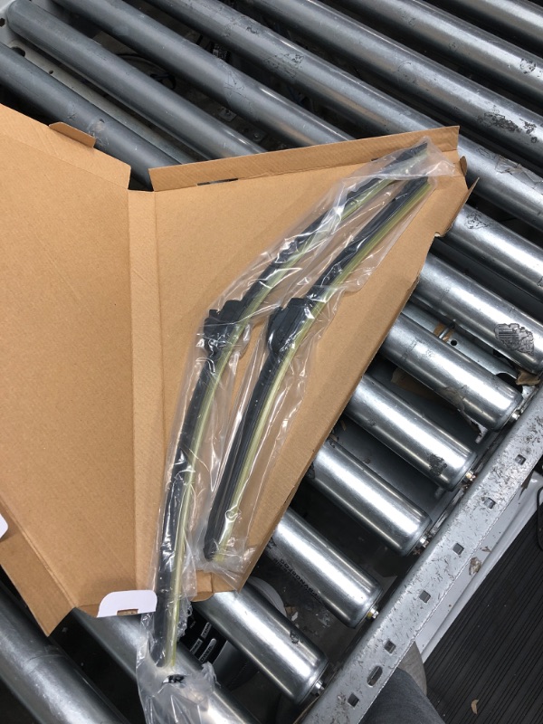 Photo 1 of MOTIUM OEM QUALITY Premium All-Season Windshield Wiper Blades (24"+18" pair for front windshield)