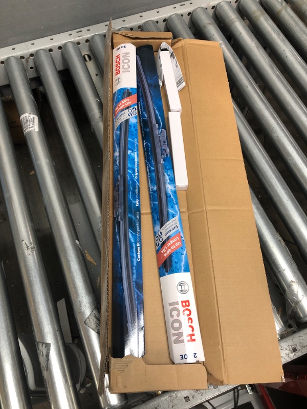 Photo 2 of Bosch ICON Wiper Blades 26OE20OE (Set of 2) Fits Audi: 18-11 A8 Quattro, BMW: 19-11 X3, Ford: 19-10 Taurus, Toyota: 12-05 Avalon +More, Up to 40% Longer Life, Frustration Free Packaging