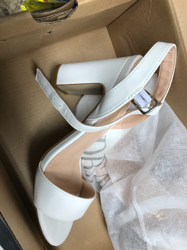 Photo 1 of DREAM PAIRS WHITE 1 STRAP HEEL SANDALS 7