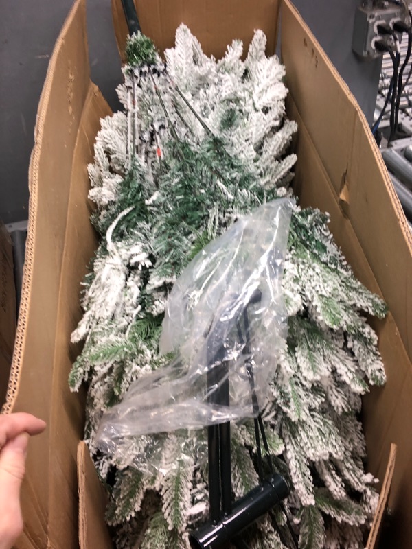 Photo 2 of [ Very Thick & Realistic Feel ] 6 Ft Pre-lit Snow Flocked Artificial Full Christmas Tree,965 PE & PVC Branch Tips,340 Warm White Lights,Heavily Flocked,Metal Stand UL Plug Hinged Xmas Tree Decor 6 feet