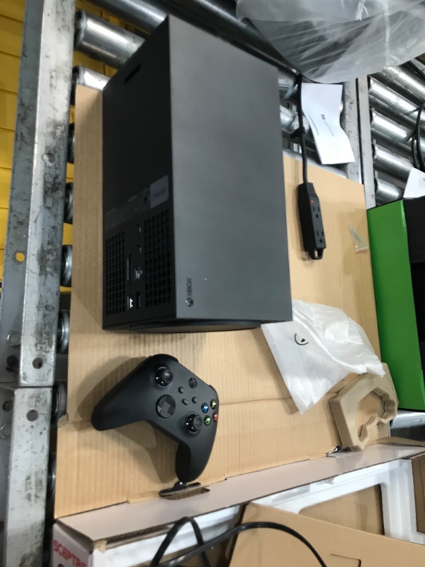 Photo 4 of NON FUNCTIONING POWER Xbox Series X Console