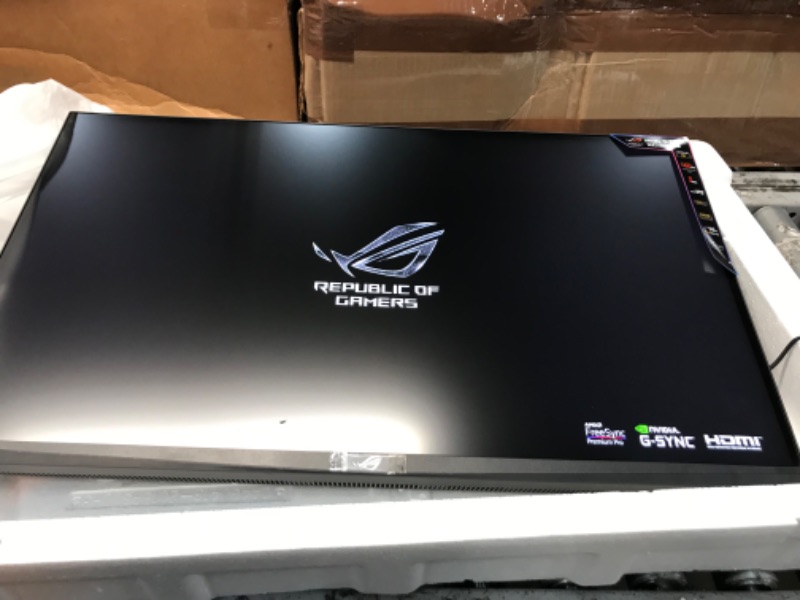 Photo 3 of ROG Strix XG32UQ HDMI 2.1 Gaming Monitor — 32”, 4K UHD (3840 x 2160),Fast IPS, 160 Hz (OC), 1 ms GTG, NVIDIA G-SYNC compatible, FreeSync Premium Pro, Variable Overdrive, DisplayHDR 600, 96% DCI-P3, DisplayPort 1.4
