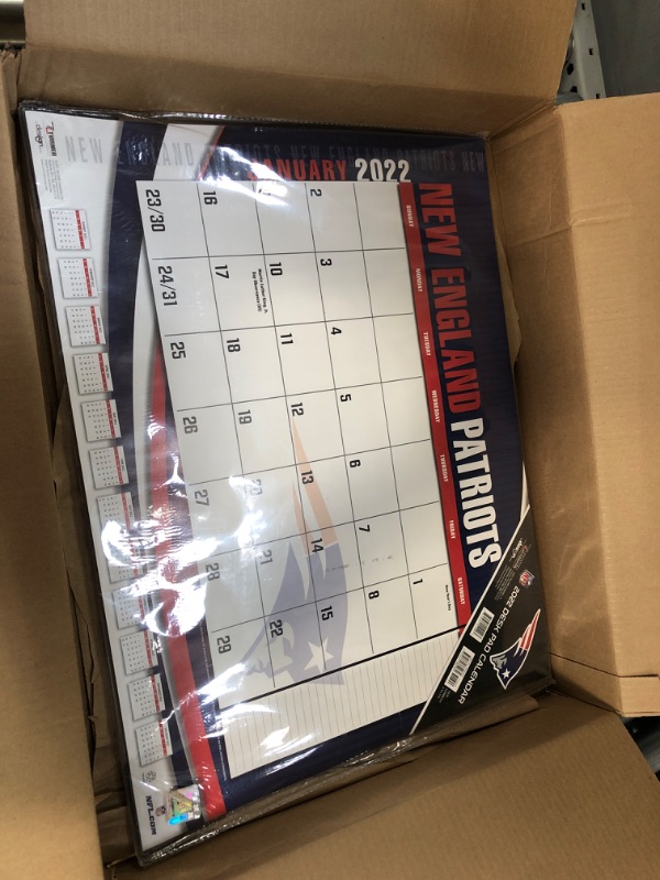 Photo 2 of TURNER SPORTS New England Patriots 2022 22X17 Desk Calendar (22998061543)