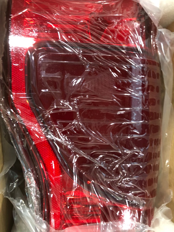 Photo 2 of **NONREFUNDABLE**FOR PARTS OR REPAIR**SEE NOTES**
Dasbecan Left Driver Side Tail Light Assembly Compatible with 2020 2021 2022 Ford F250 F350 Super Duty Blind Spot Module Can be Installed Rear Taillight Halogen Type Left Driver Side Left Driver Side