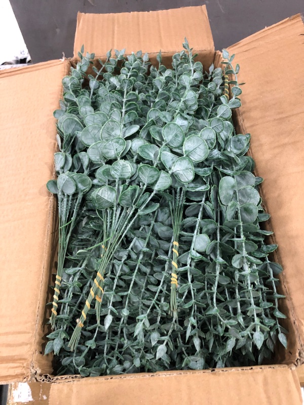 Photo 2 of 600 Pcs 3 Kinds Mixed Eucalyptus Leaves Stems Bulk Artificial Silver Dollar Eucalyptus Leaves Picks Dried Eucalyptus Bundle Faux Spray for Wedding Vase Bouquet Floral Arrangement Decor (Green) Green 600