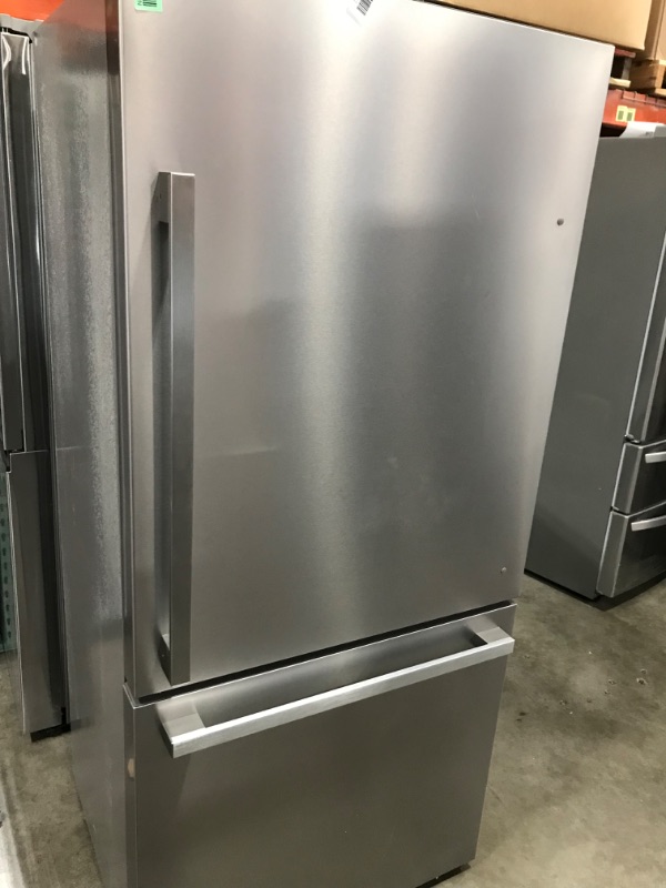 Photo 2 of Hisense 17.2-cu ft Counter-depth Bottom-Freezer Refrigerator (Fingerprint Resistant Stainless Steel) ENERGY STAR
