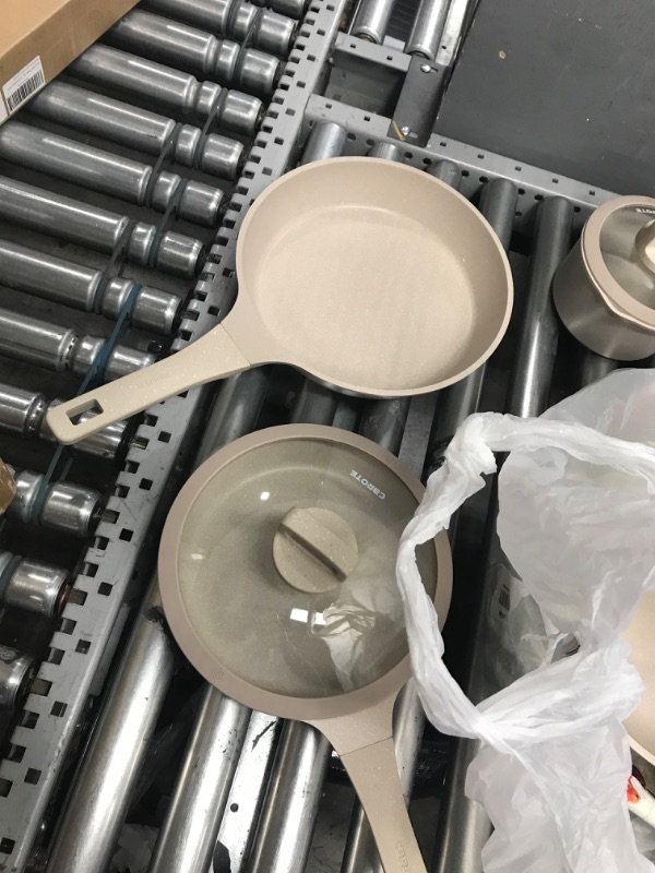 Photo 1 of 5pc ratoe cookware 