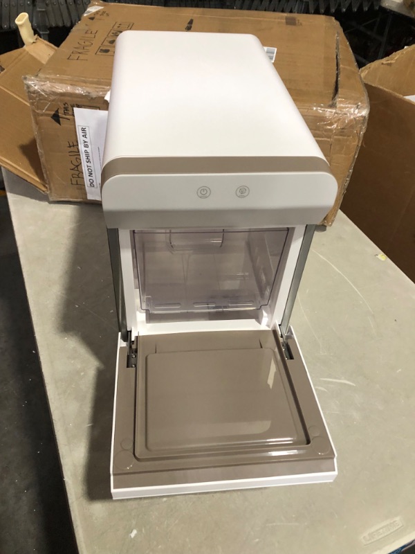 Photo 4 of ***NOT FUNCTIONAL - FOR PARTS ONLY - NONREFUNDABLE - SEE COMMENTS***
Gevi Countertop Nugget Ice Maker V2.0
