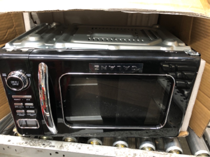 Photo 3 of 0.9 cu. ft. 900-Watt Retro Countertop Microwave in Black