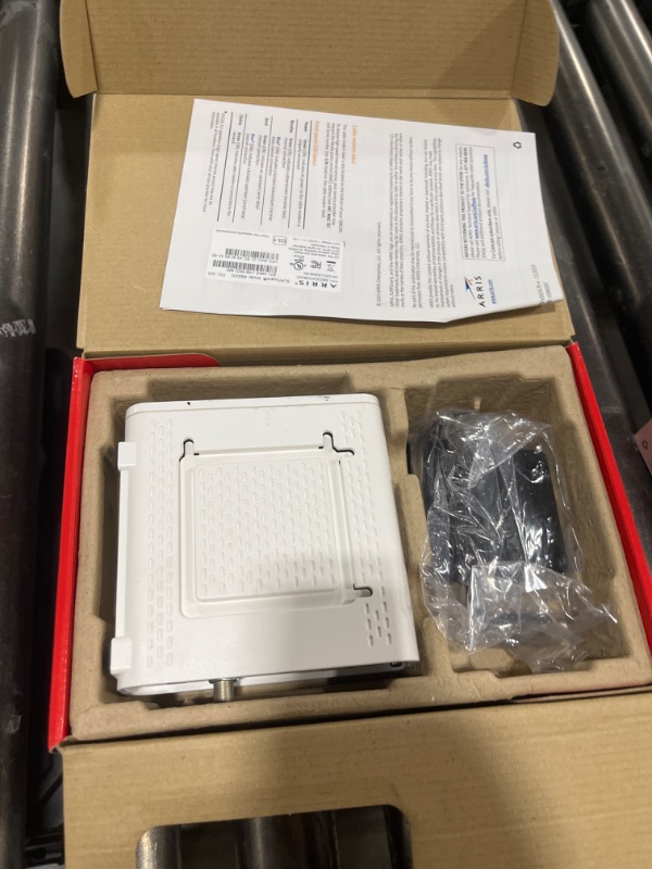 Photo 3 of ARRIS SURFboard SB8200 DOCSIS 3.1 Cable Modem , Approved for Comcast Xfinity, Cox, Charter Spectrum, & more , Two 1 Gbps Ports , 1 Gbps Max Internet Speeds , 4 OFDM Channels
