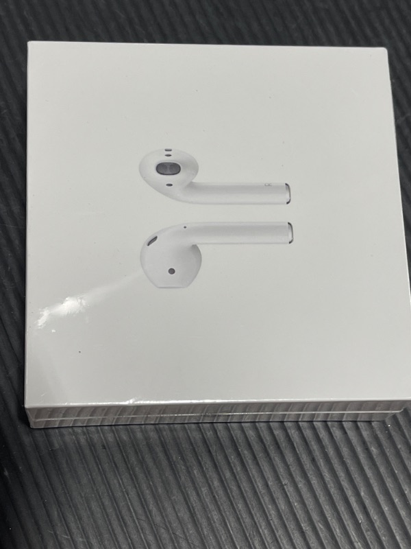 Photo 4 of Apple AirPods with Charging Case (Latest Model)