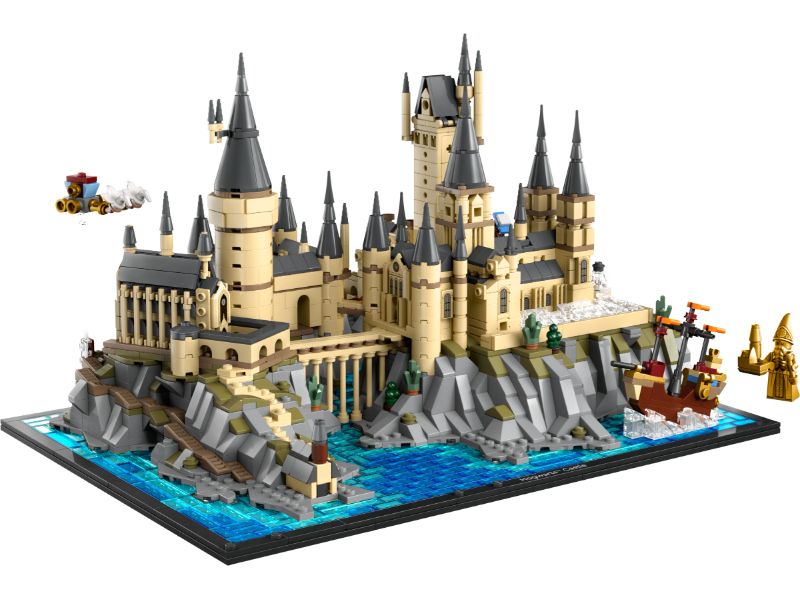 Photo 1 of LEGO Harry Potter Hogwarts Castle and Grounds Wizarding Building Set 76419
