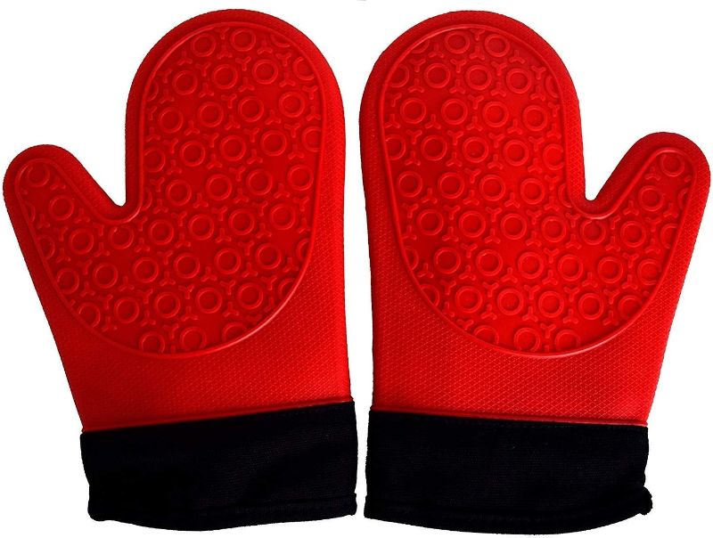 Photo 1 of  2PCS Red Black Professional Extra Large Silicone Oven Mitts and Pot Holders Oven Gloves Heat Resistant Gloves Kitchen Mittens BBQ Gloves for Cooking Grill Gloves Rubber Oven Mitt Cooking Gloves 