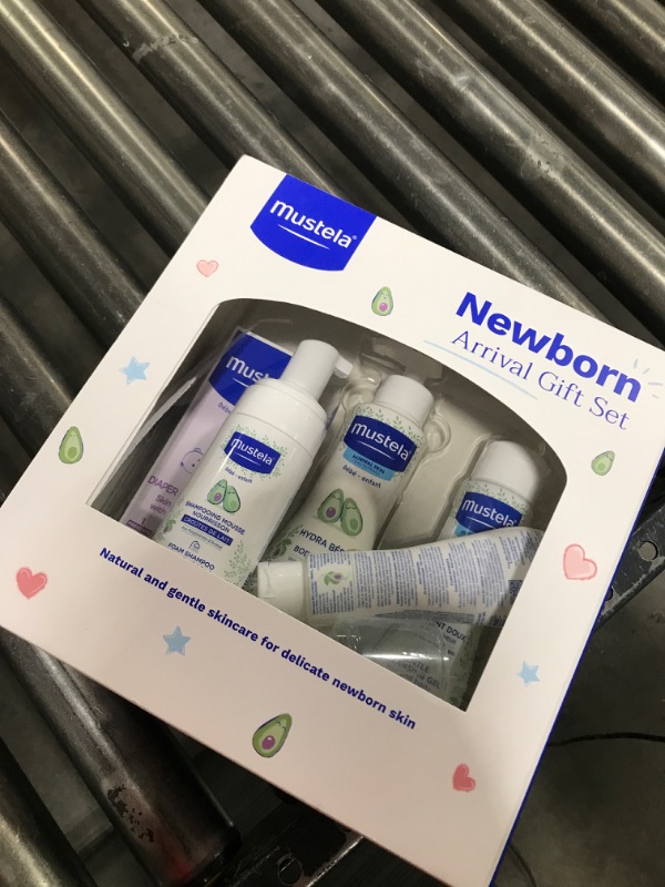 Photo 2 of  Mustela Newborn Arrival Gift Set - Baby Skincare & Bath Time Essentials - Natural & Plant Based - 5 Items Set 