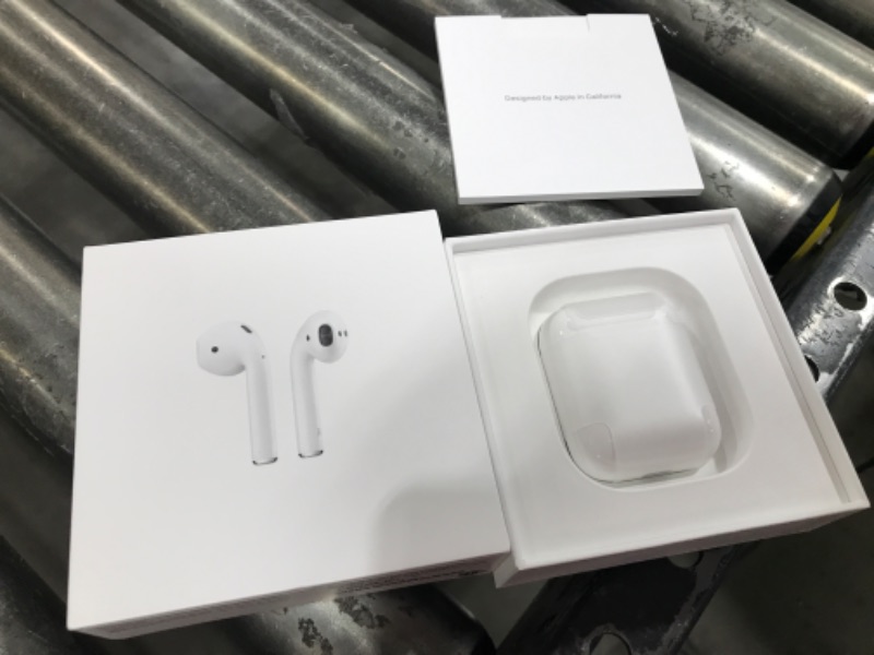 Photo 3 of Apple - AirPods with Charging Case (2nd generation) - White