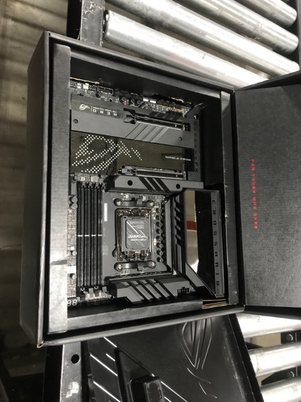 Photo 2 of ASUS ROG Crosshair X670E Hero (WiFi 6E) Socket AM5 (LGA 1718) Ryzen 7000 Gaming Motherboard(18+2 Power Stages,PCIe® 5.0, DDR5,5xM.2 Slots,Front-Panel USB 3.2 Gen 2x2, USB4®, Wi-Fi 6E)