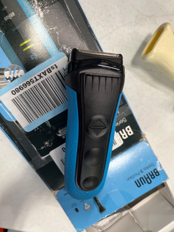 Photo 2 of *USED*Series 3 ProSkin 3040s Wet & Dry Shaver
