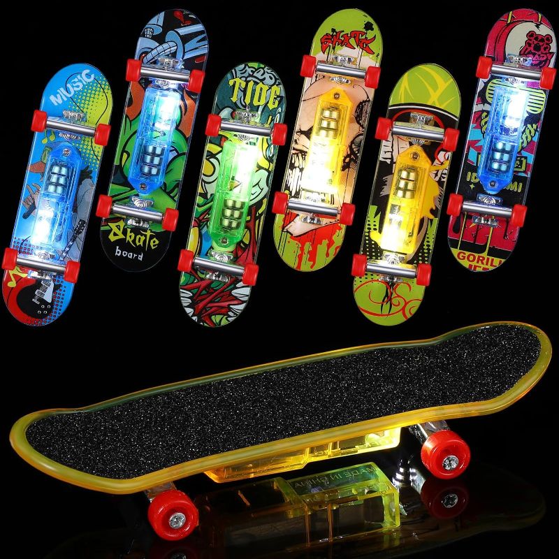 Photo 1 of 6 Pcs  Mini Finger Toys Set Finger Skateboards LED Fingerboard Creative Fingertips Movement Mini Skateboards Novelty Creative Toys Party Favors Decorations Supplies Teens (Cute)