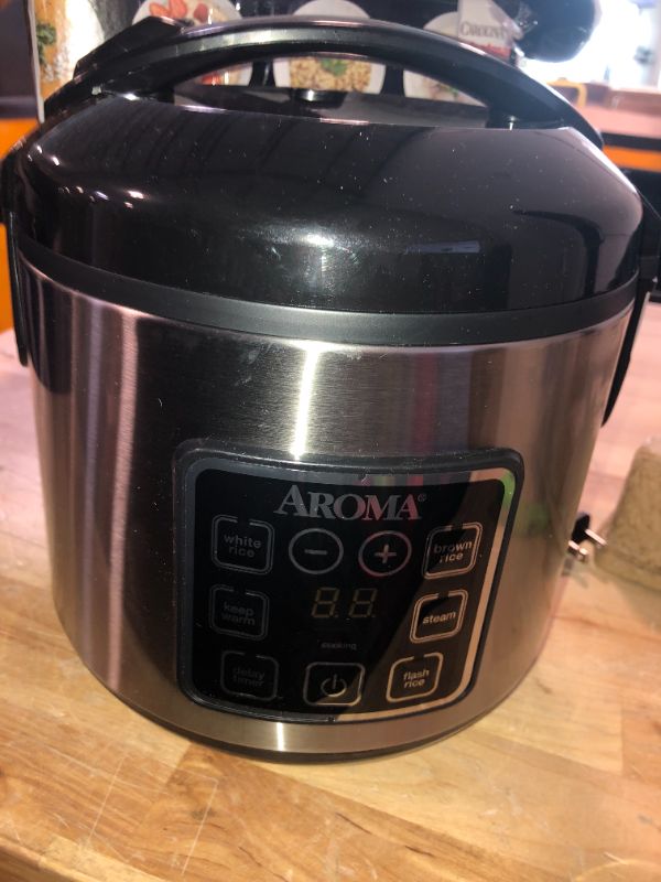 Photo 4 of Aroma Housewares ARC-914SBD Digital Cool-Touch Rice Grain Cooker and Food Steamer, Stainless, Silver, 4-Cup (Uncooked) / 8-Cup (Cooked) Basic USED.