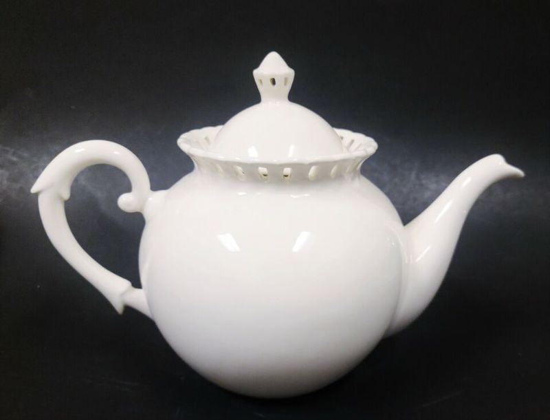 Photo 1 of 
Teapot & Lid
Heirloom
by GRACE'S TEAWARE