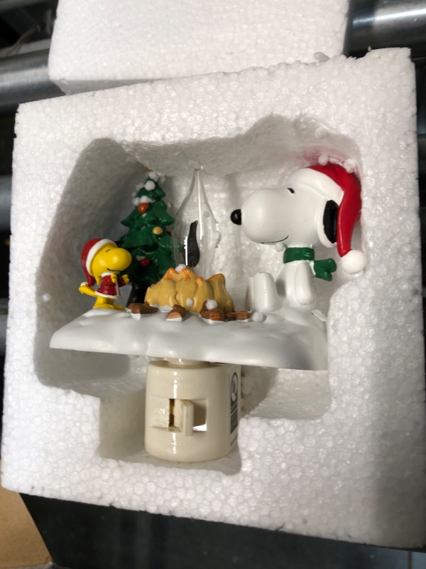 Photo 2 of **NON FUNCTIONAL** Snoopy By Camp Fire 4.5 Inch Polyresin Swivel Plug Flickering Night Light