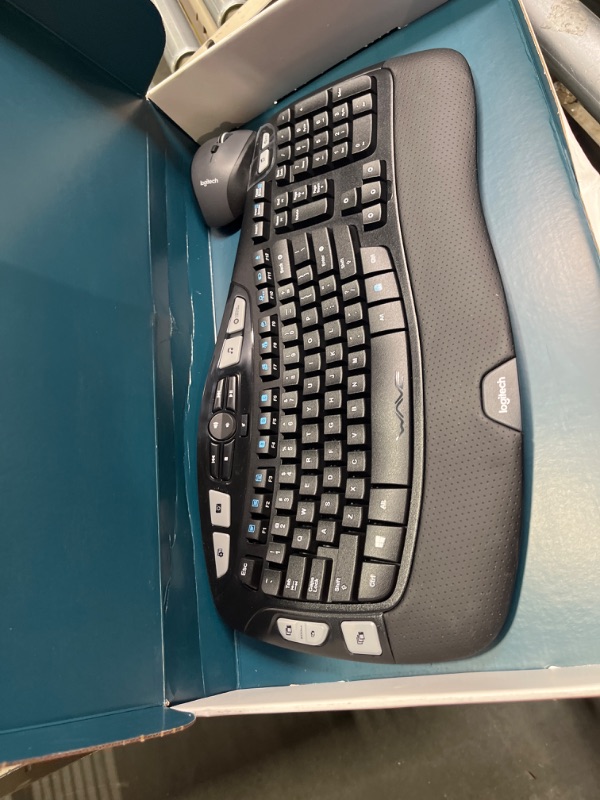 Photo 2 of **Missing Usb**Logitech MK570 Wireless Wave Keyboard and Mouse Combo, Black