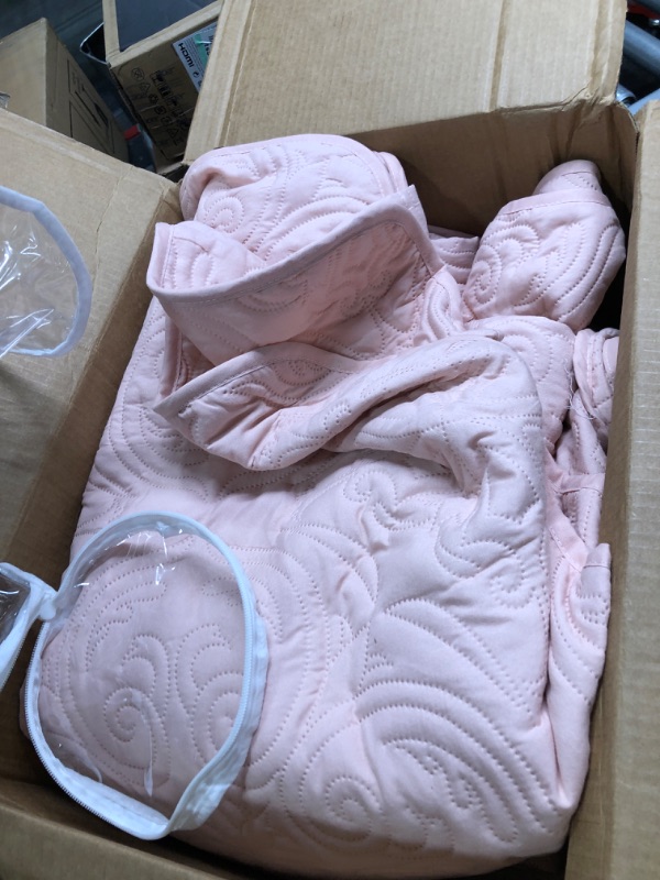 Photo 2 of **New Open/Pic Not Exact**Exclusivo Mezcla Quilt Set King Size, Soft pink Quilts Coverlets for All Seasons, Lightweight Modern Bedspreads Bedding Set with Pillow Shams, Grid Pattern
