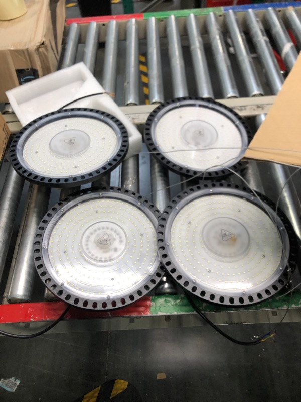Photo 1 of ****NON FUNCTIONAL//SOLD AS PARTS ONLY****4 Pack 200W UFO LED High Bay Light Fixture, 42000lm [1250W MH/HPS Equiv.] 5000K, 100-277V
