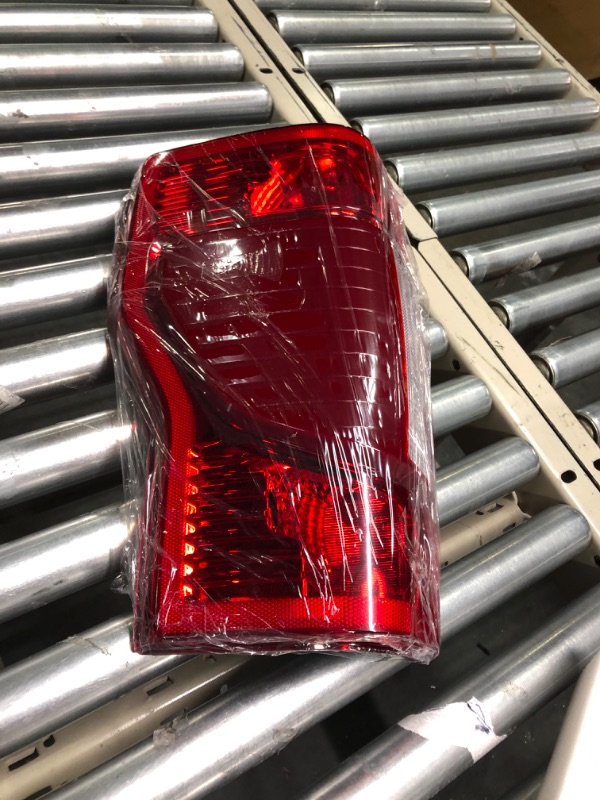 Photo 3 of **USED NOT LED** Duolctrams Brake Tail Light Rear Lamp Assembly Left Driver Side w/o Bulbs Compatible for 2020 2021 2022 2023 Ford F250/F350/F450 Super Duty w/Blind Spot non-LED LC3Z13405A FO2800279 Tail Light w/Blind Spot Left(Driver Side)