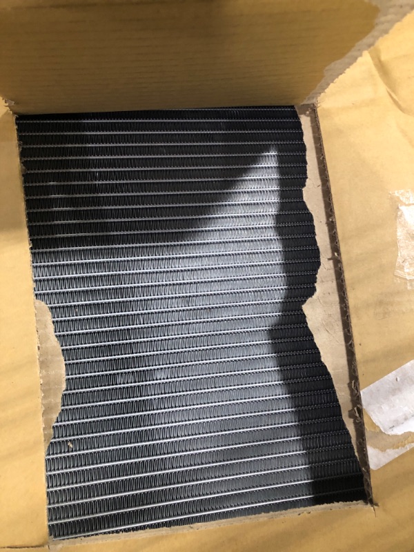 Photo 3 of Denso - 2213403 Radiator