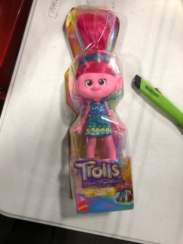 Photo 2 of Mattel ?DreamWorks Trolls Band Together Trendsettin’ Fashion Dolls, Queen Poppy with Vibrant Hair & Accessory, Toys Inspired by the Movie