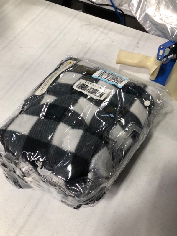 Photo 2 of ** unable to test***
Stalwart - Electric Car Blanket- Heated 12 Volt Fleece Travel Throw for Car and RV-Great for Cold Weather, Tailgating, and Emergency Kits by Stalwart-BLACK/WHITE 59” (L) x 43” (W)
