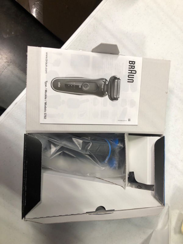 Photo 3 of **USED** Braun Series 5-5018s Men&#39;s Rechargeable Wet &#38; Dry Electric Foil Shaver