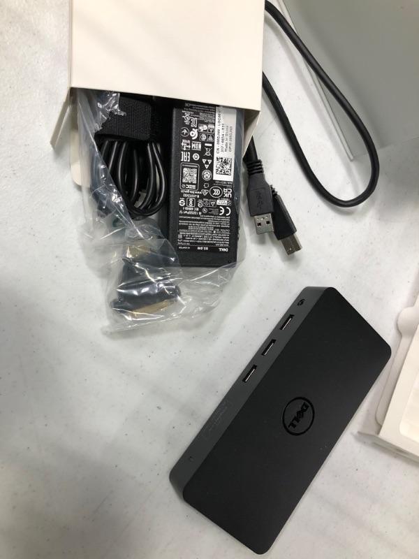 Photo 3 of Dell USB 3.0 Ultra HD/4K Triple Display Docking Station (D3100), Black