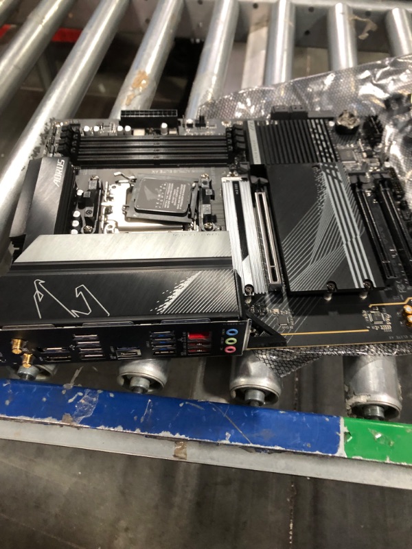 Photo 1 of GIGABYTE B650 AORUS Elite AX (AM5/ LGA 1718/ AMD B650/ ATX/ 5-Year Warranty/ DDR5/ M.2/ PCIe 5.0/ USB 3.2 Gen2X2 Type-C/WiFi 6E/ 2.5GbE LAN/Q-Flash Plus/EZ-Latch/Gaming Motherboard)