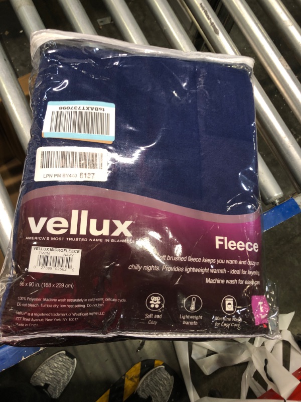 Photo 2 of **USED** Vellux 1B07169 Soft 240 GSM Micro Fleece Plush Cozy Durable Lightweight Blanket Easy Care Machine Washable Pet Friendly Solid Navy Blue Bed Sofa Blankets, Blue, Twin Navy Twin